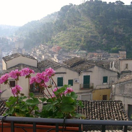 Chicchi Di Melograno Panzió Modica Kültér fotó